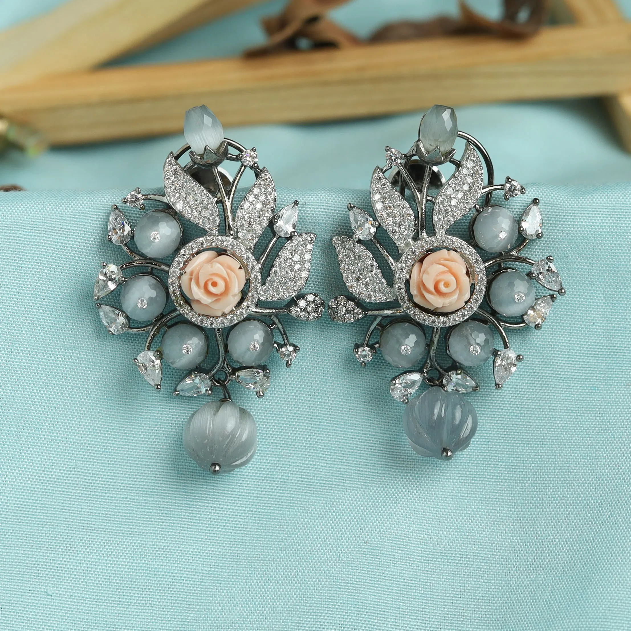 Gray Zircon/AD Light Earring 17702